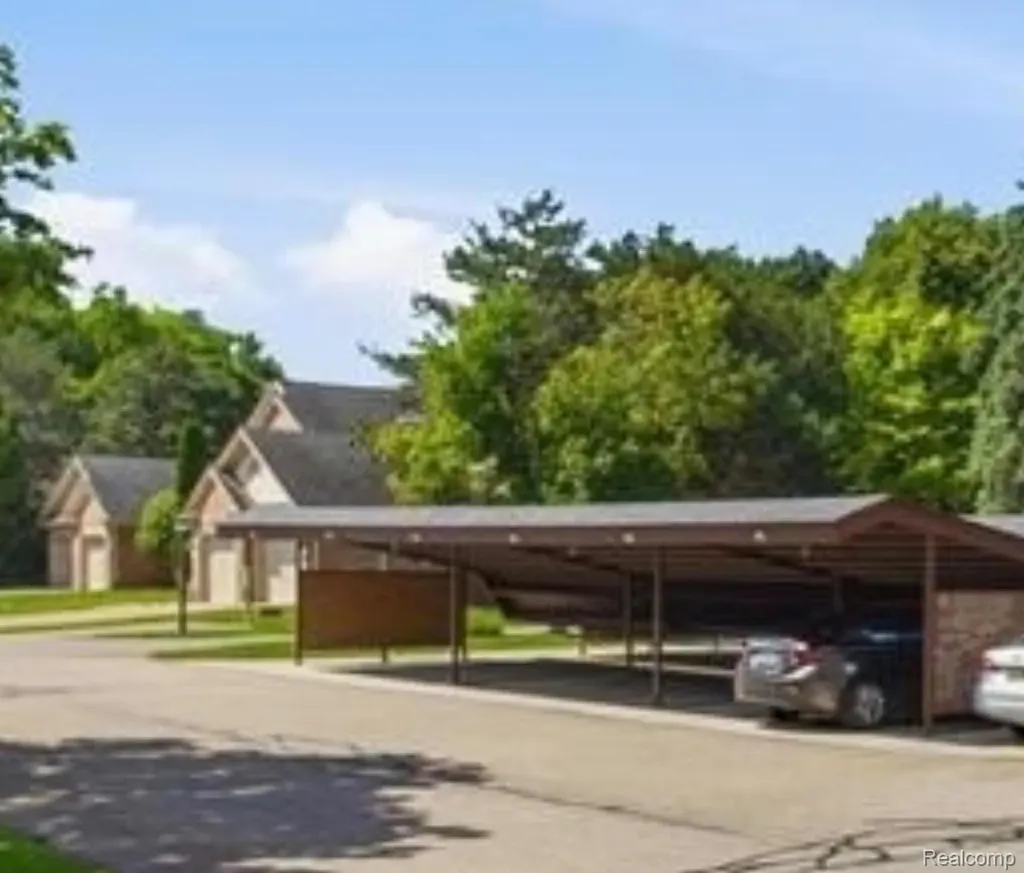 37091 Kirkshire Court Farmington Hills City MI 48331