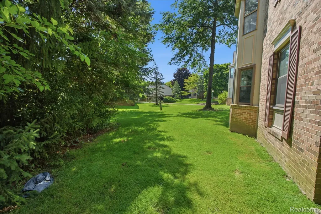 37091 Kirkshire Court Farmington Hills City MI 48331