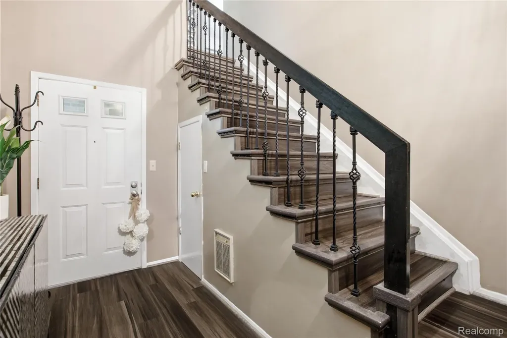 37091 Kirkshire Court Farmington Hills City MI 48331