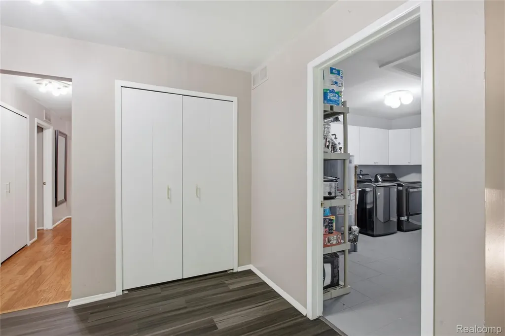 37091 Kirkshire Court Farmington Hills City MI 48331