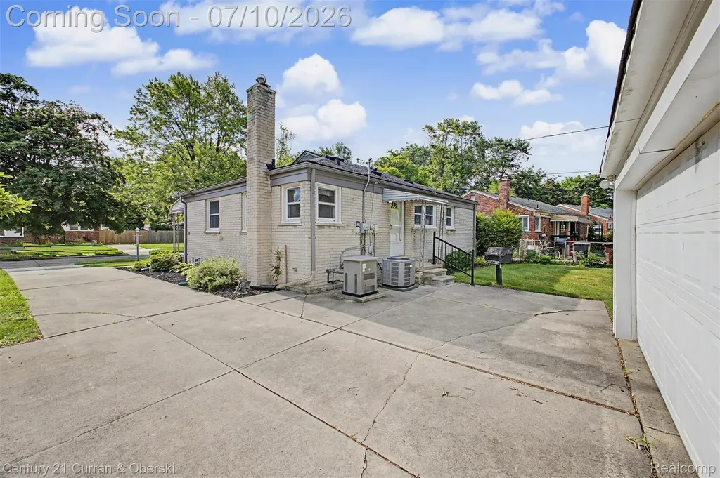 542 Central Street Inkster City MI 48141