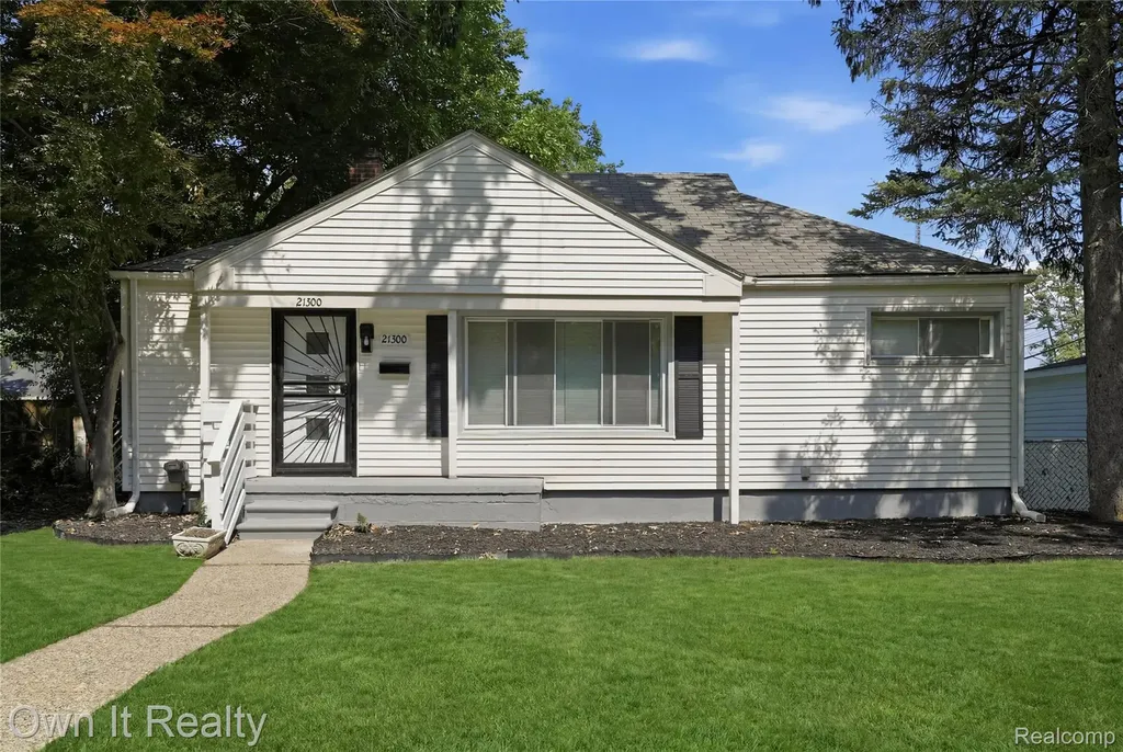 21300 Westhampton Street Oak Park City MI 48237