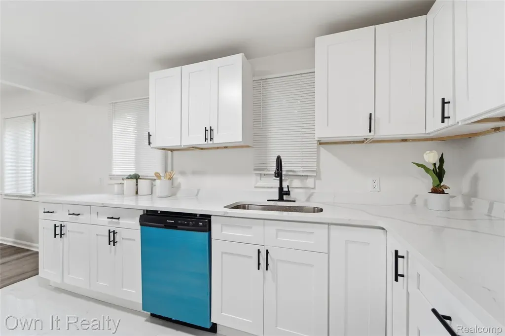 21300 Westhampton Street Oak Park City MI 48237