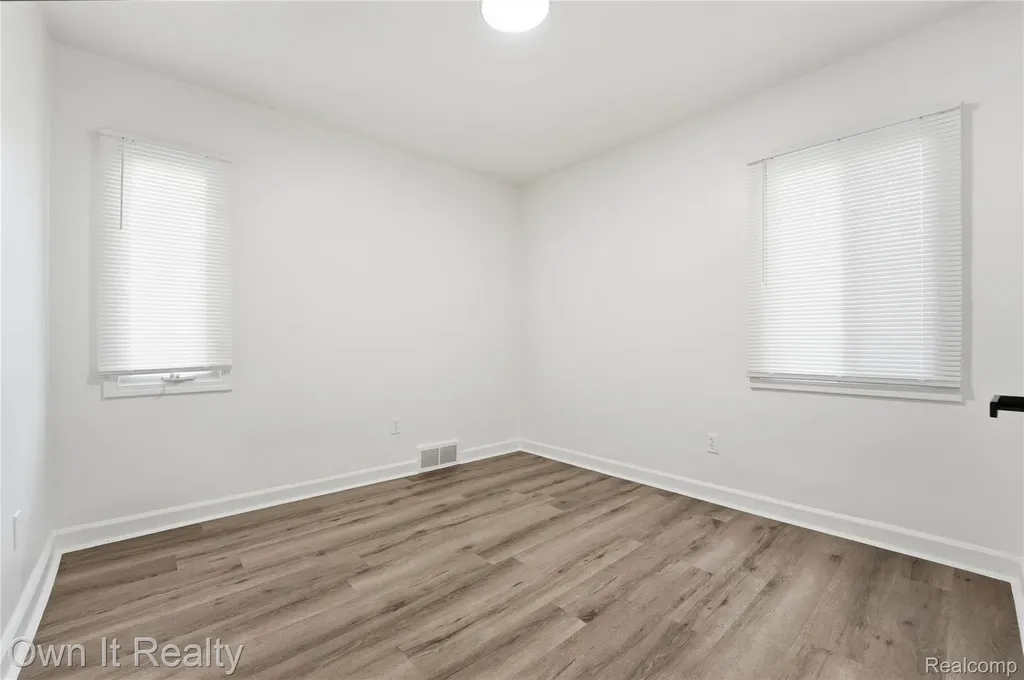 21300 Westhampton Street Oak Park City MI 48237