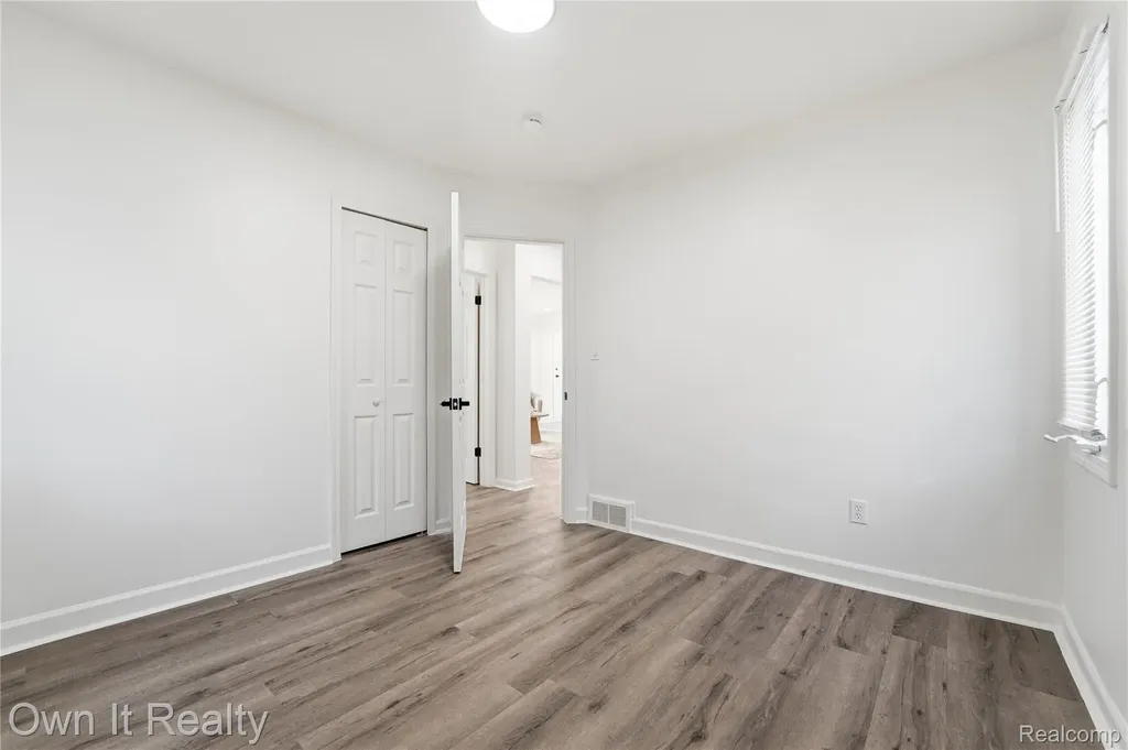 21300 Westhampton Street Oak Park City MI 48237