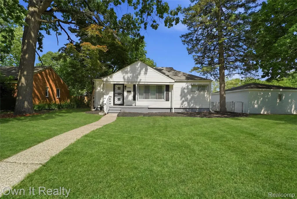 21300 Westhampton Street Oak Park City MI 48237
