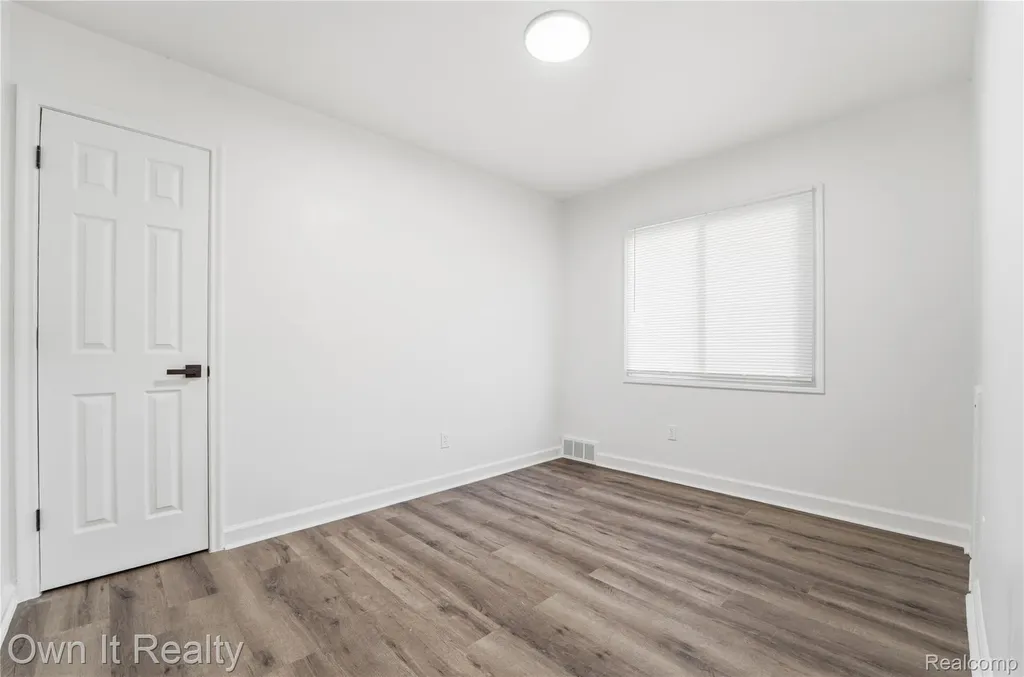 21300 Westhampton Street Oak Park City MI 48237