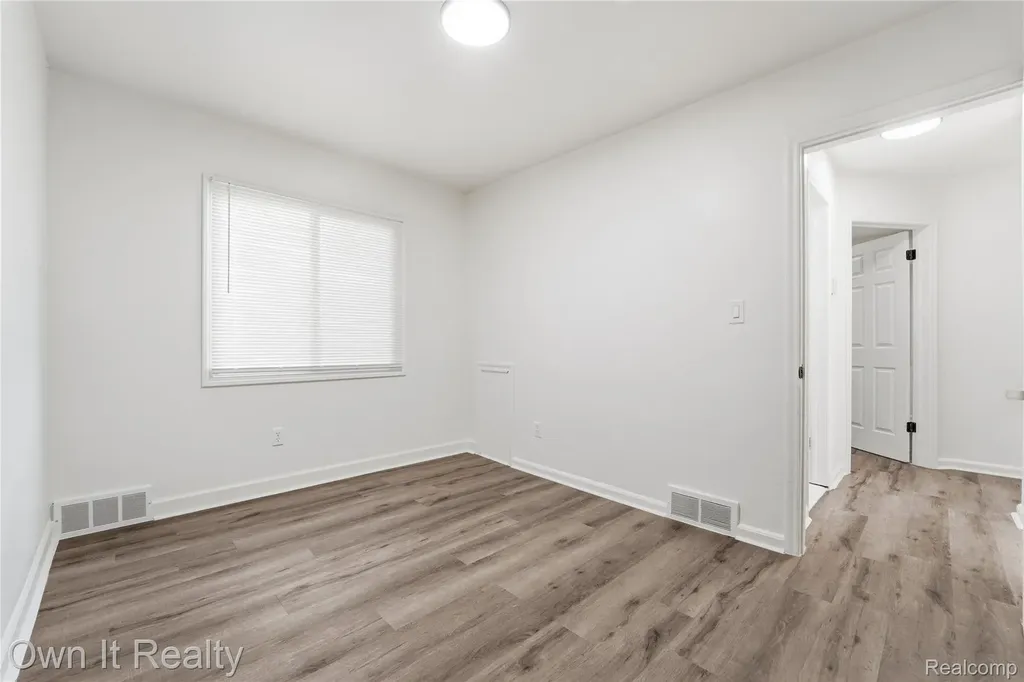 21300 Westhampton Street Oak Park City MI 48237