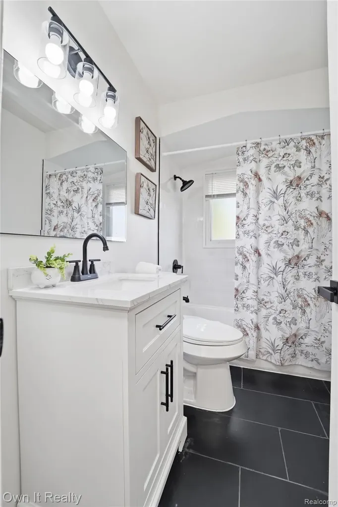 21300 Westhampton Street Oak Park City MI 48237
