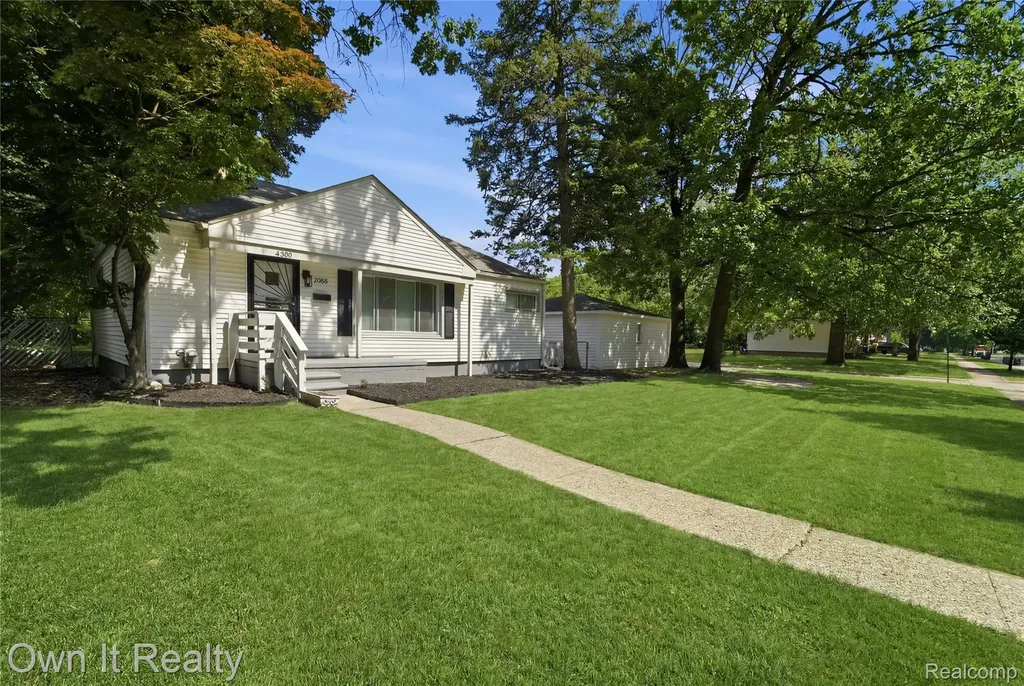 21300 Westhampton Street Oak Park City MI 48237