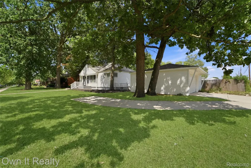 21300 Westhampton Street Oak Park City MI 48237