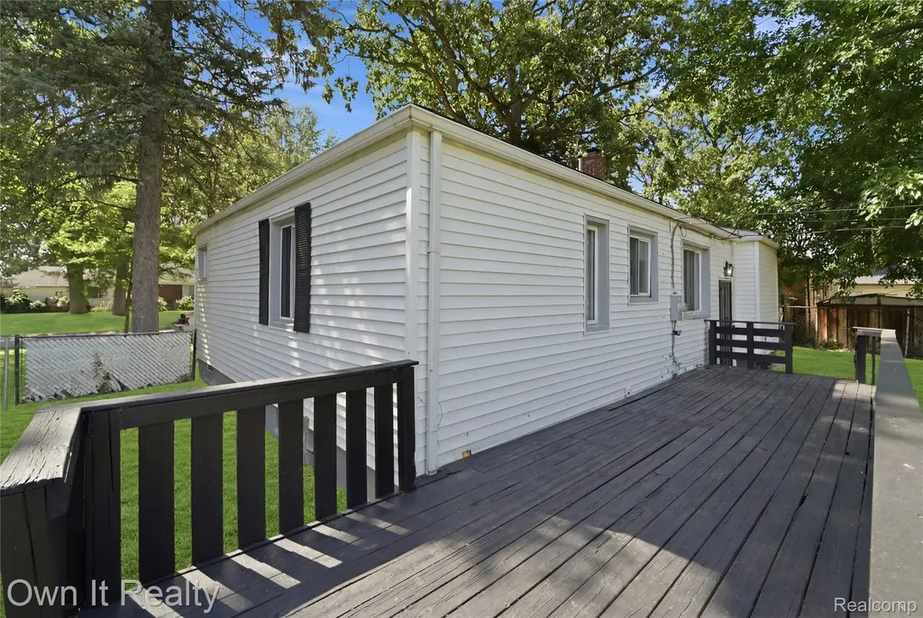 21300 Westhampton Street Oak Park City MI 48237