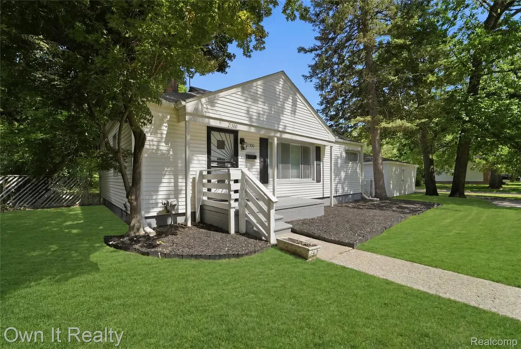 21300 Westhampton Street Oak Park City MI 48237