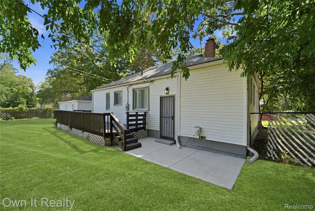 21300 Westhampton Street Oak Park City MI 48237