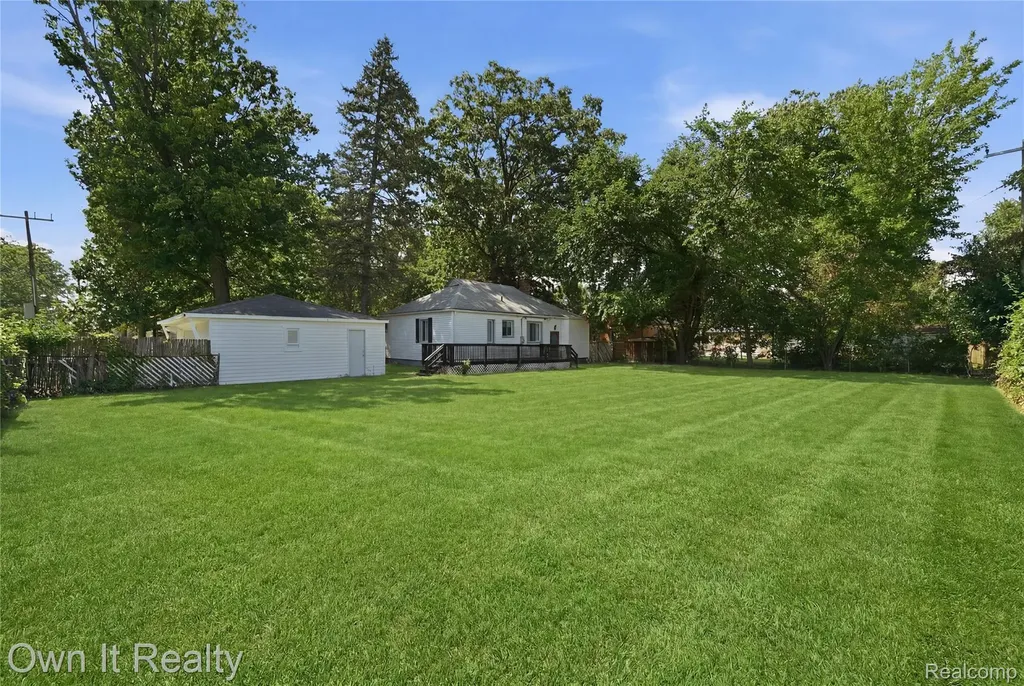 21300 Westhampton Street Oak Park City MI 48237