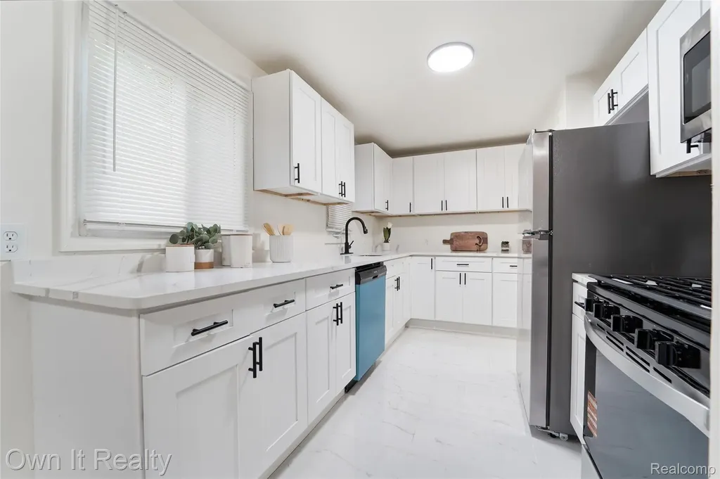 21300 Westhampton Street Oak Park City MI 48237
