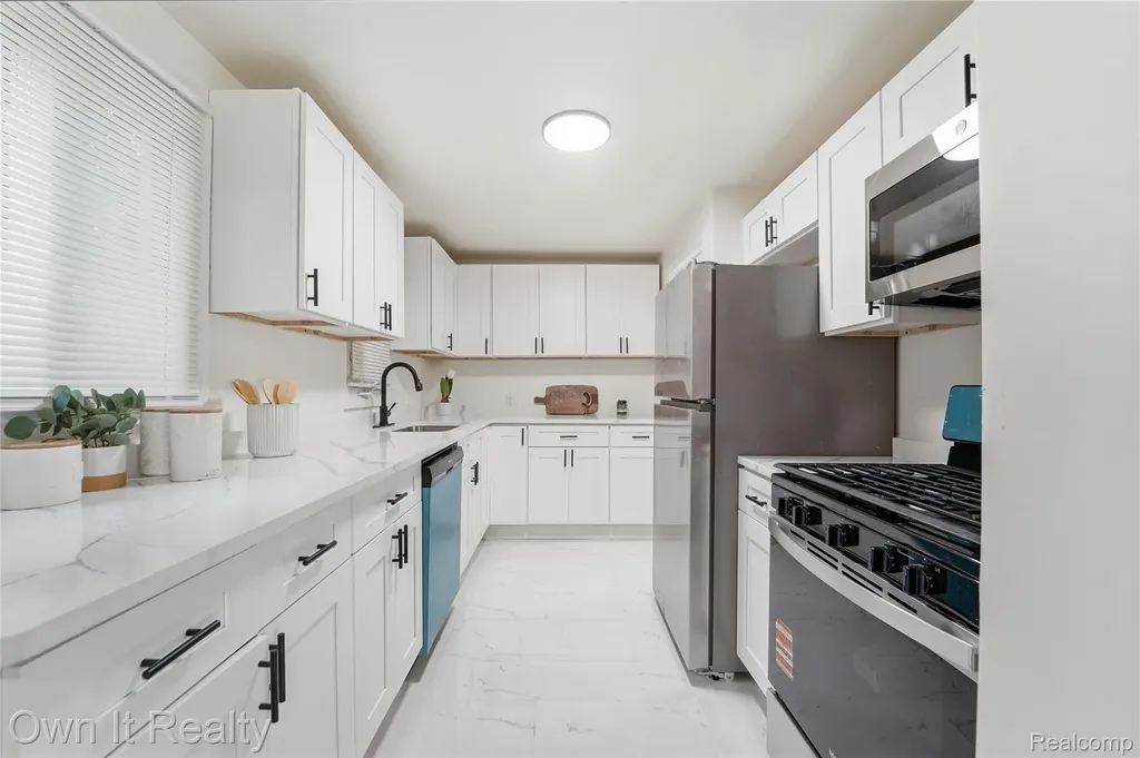 21300 Westhampton Street Oak Park City MI 48237