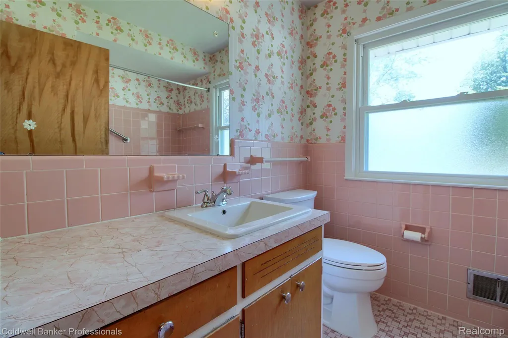 29464 Linda Street Livonia City MI 48154