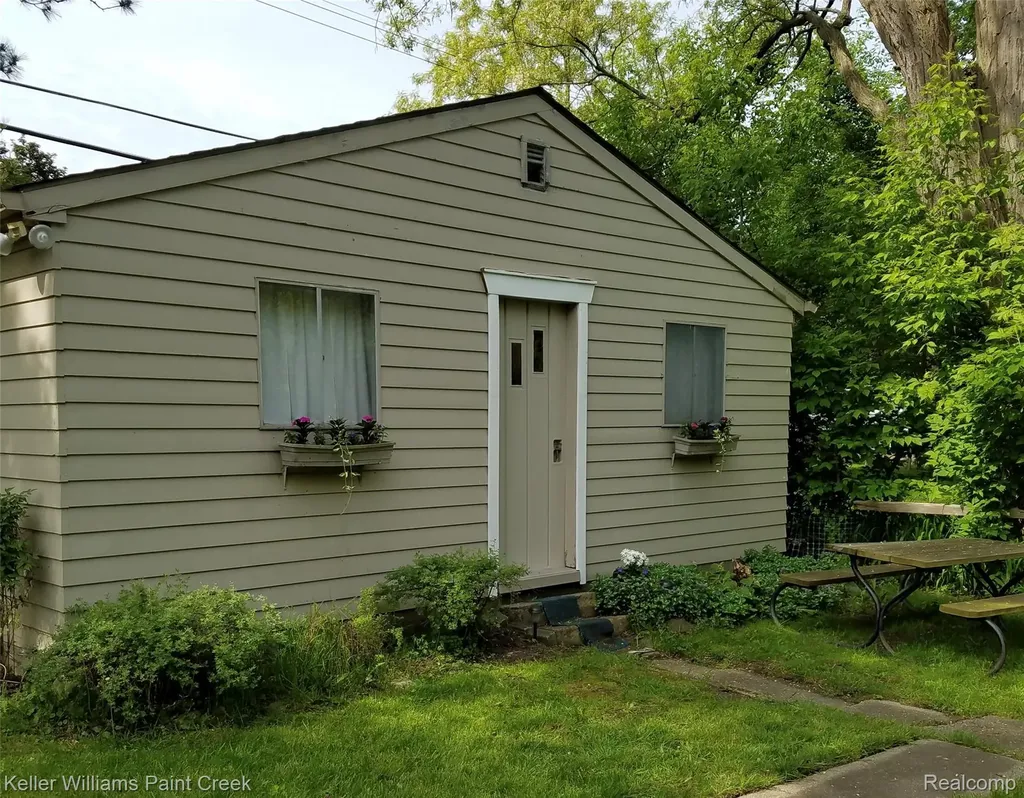 1812 Luneta Court Commerce Charter Township MI 48382