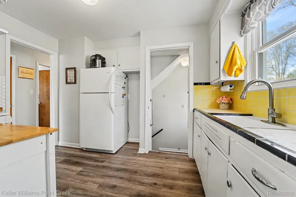 1404 11 Mile Berkley City MI 48072