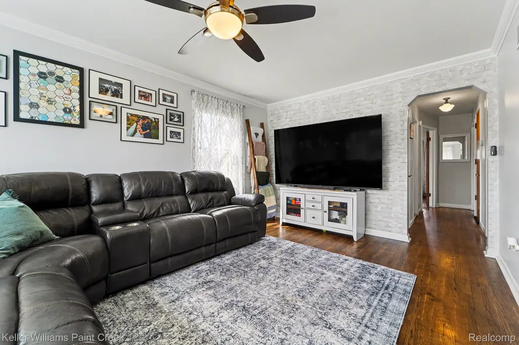 1404 11 Mile Berkley City MI 48072
