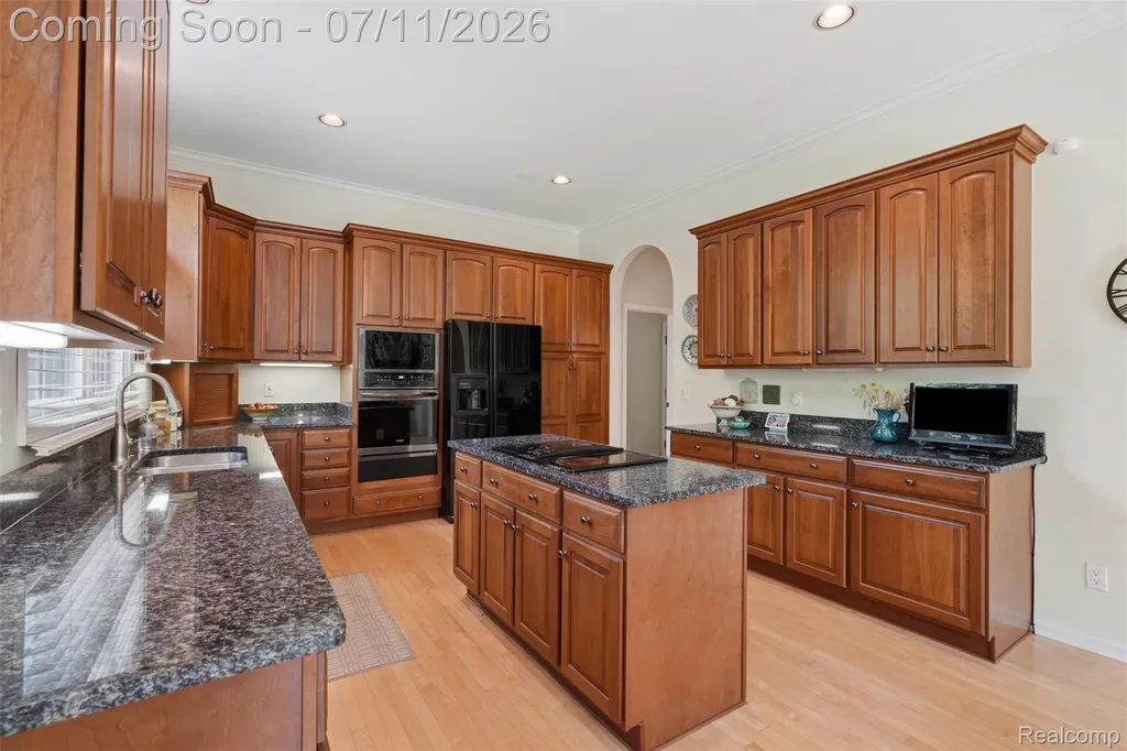 34555 Quaker Valley Road Farmington Hills City MI 48331