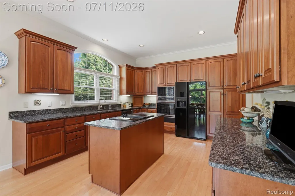 34555 Quaker Valley Road Farmington Hills City MI 48331