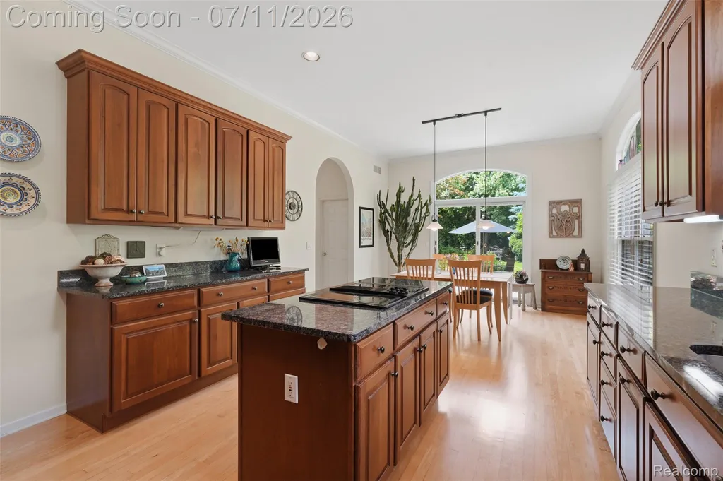 34555 Quaker Valley Road Farmington Hills City MI 48331