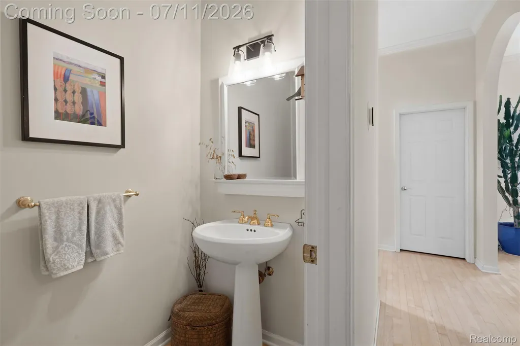 34555 Quaker Valley Road Farmington Hills City MI 48331