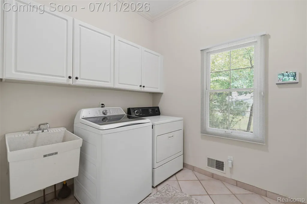 34555 Quaker Valley Road Farmington Hills City MI 48331