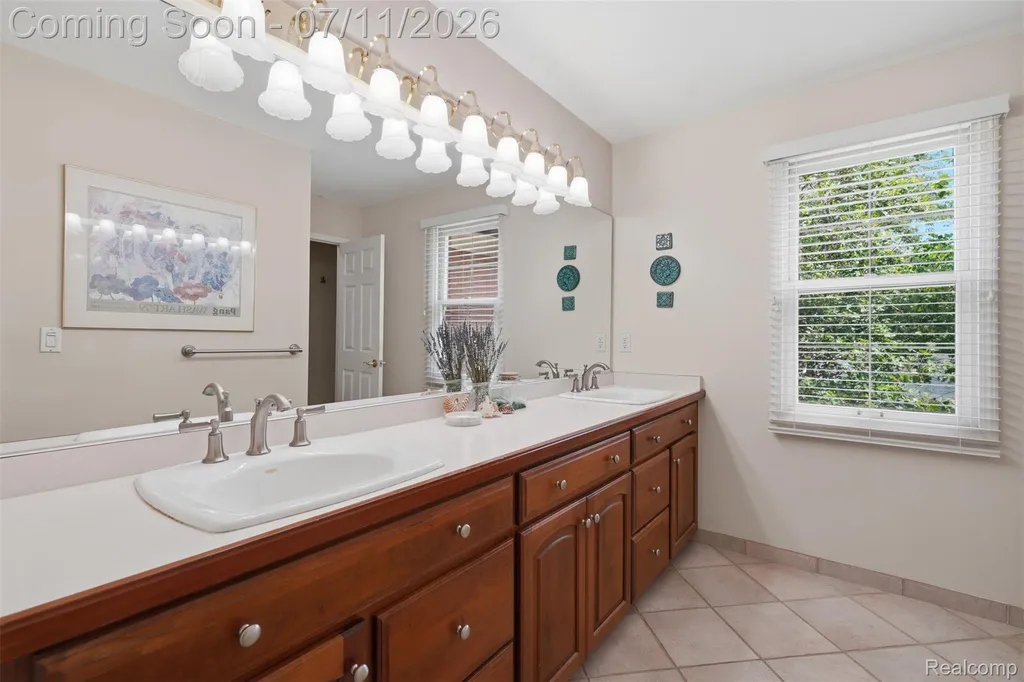 34555 Quaker Valley Road Farmington Hills City MI 48331