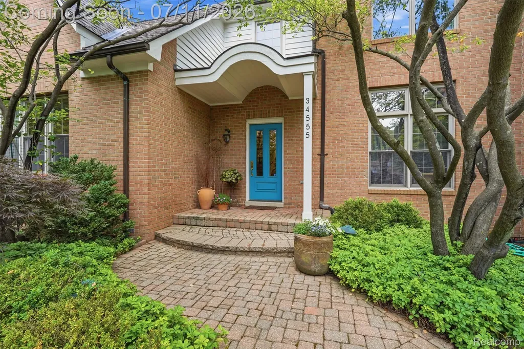 34555 Quaker Valley Road Farmington Hills City MI 48331
