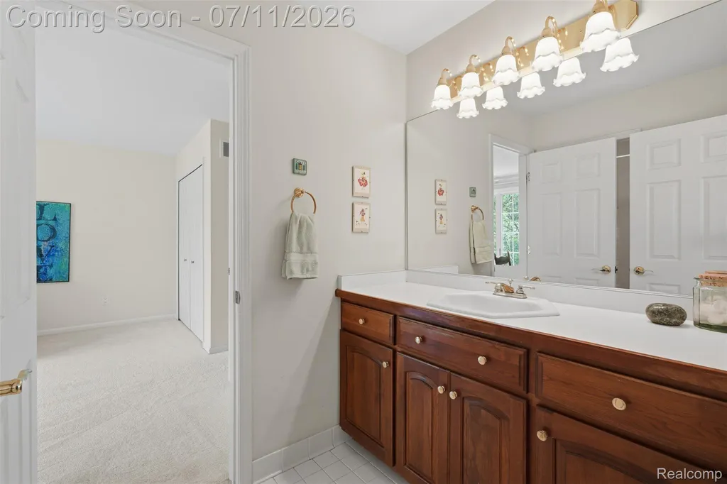 34555 Quaker Valley Road Farmington Hills City MI 48331