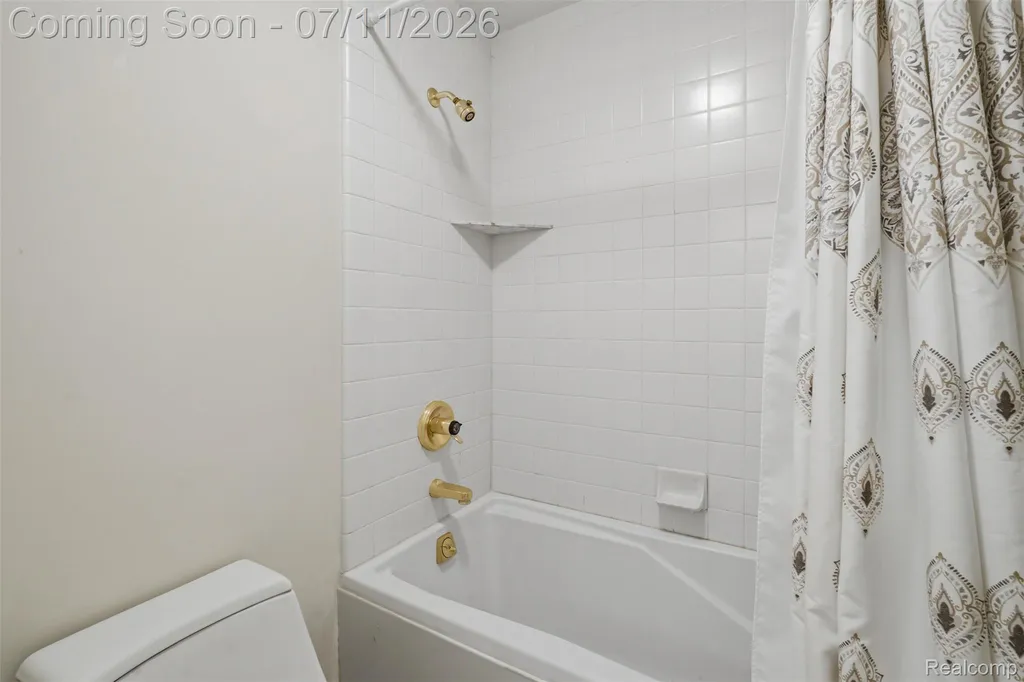 34555 Quaker Valley Road Farmington Hills City MI 48331