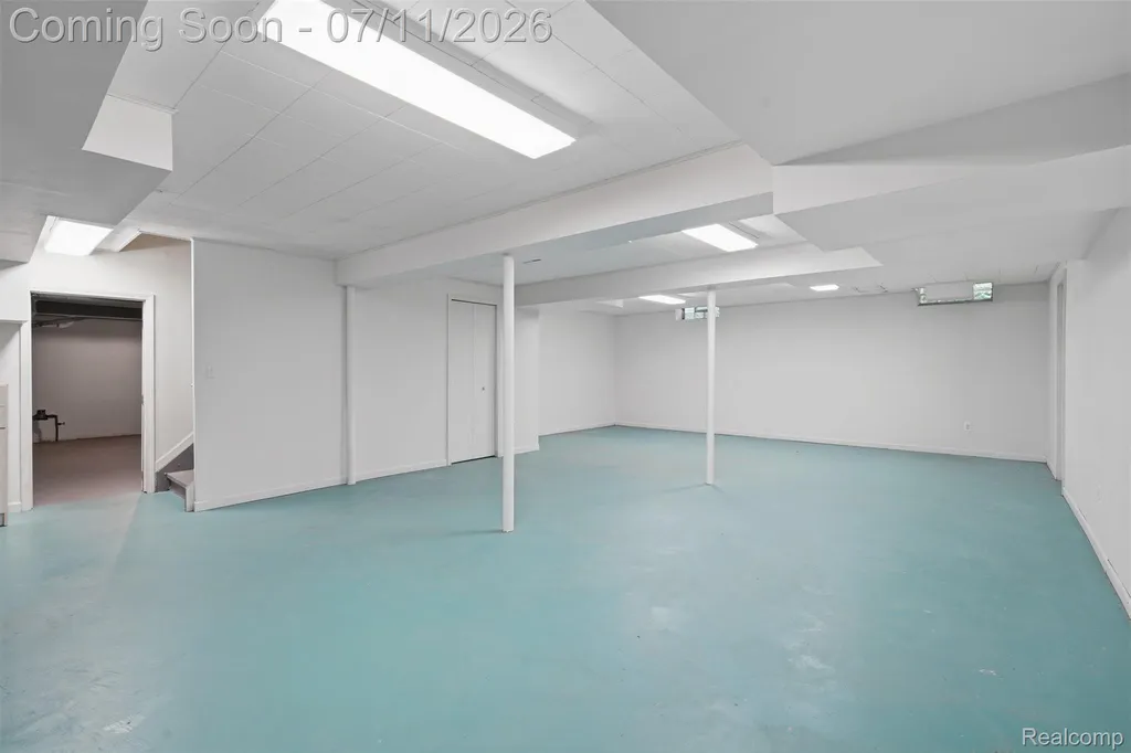 34555 Quaker Valley Road Farmington Hills City MI 48331