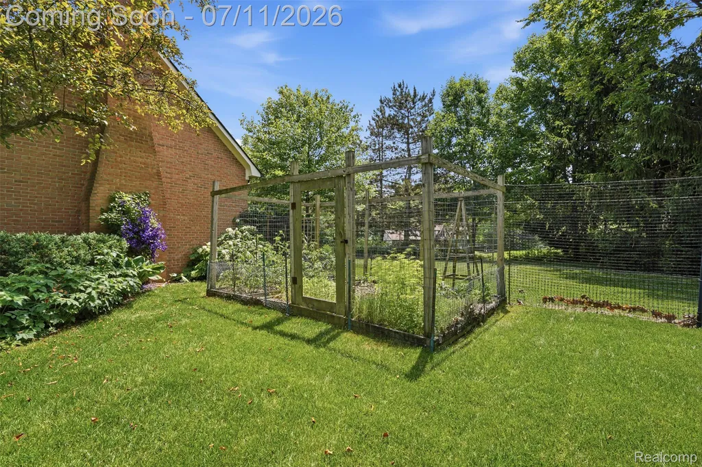 34555 Quaker Valley Road Farmington Hills City MI 48331