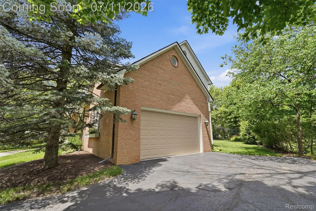 34555 Quaker Valley Road Farmington Hills City MI 48331