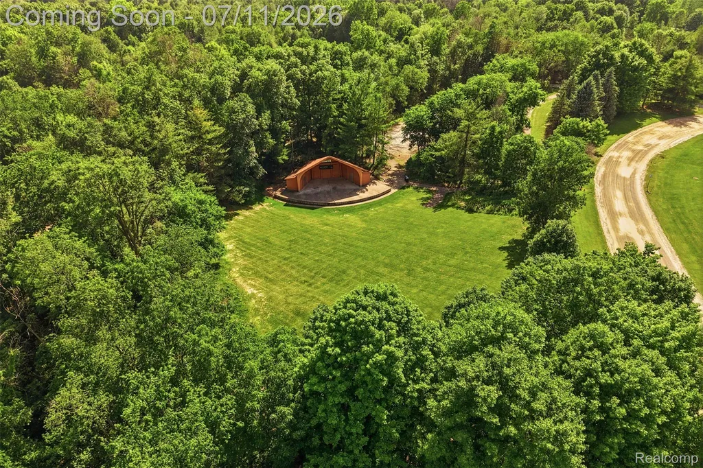 34555 Quaker Valley Road Farmington Hills City MI 48331