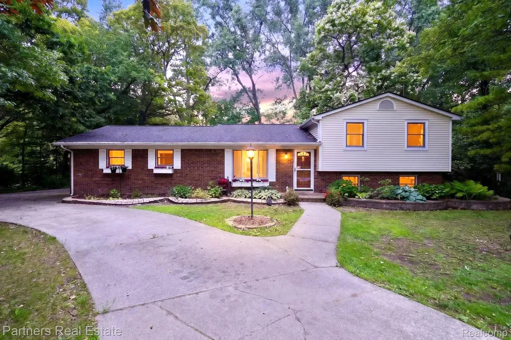 2500 Hubert Road Genoa Township MI 48114
