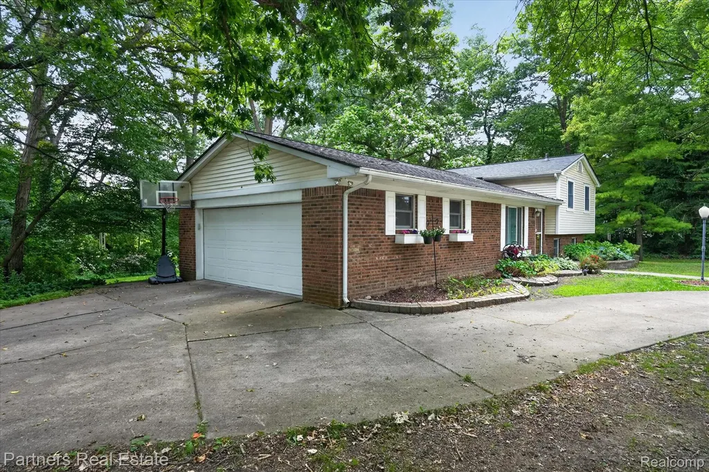 2500 Hubert Road Genoa Township MI 48114