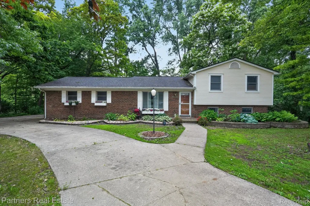 2500 Hubert Road Genoa Township MI 48114