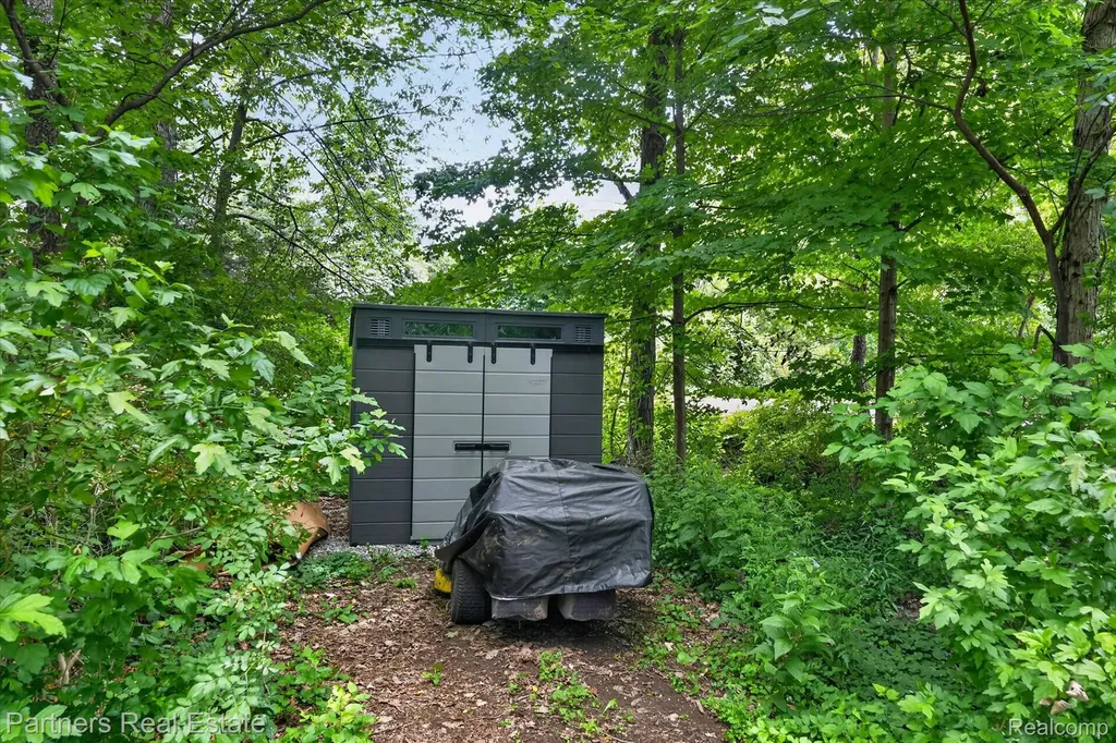 2500 Hubert Road Genoa Township MI 48114