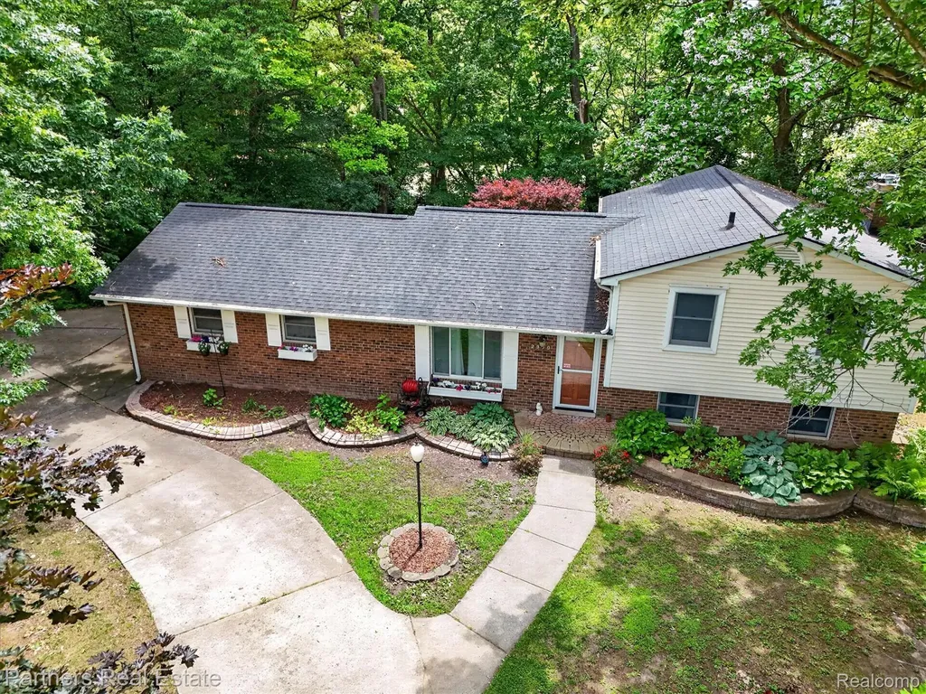 2500 Hubert Road Genoa Township MI 48114