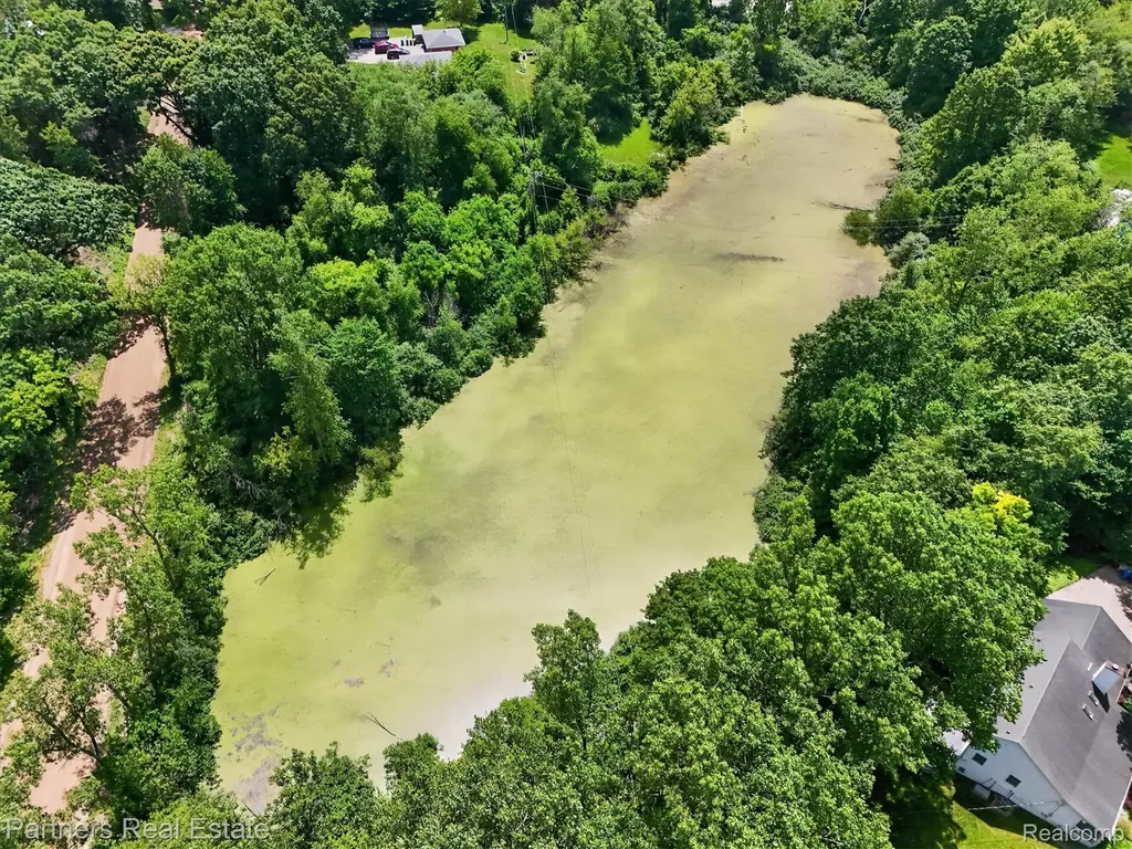 2500 Hubert Road Genoa Township MI 48114