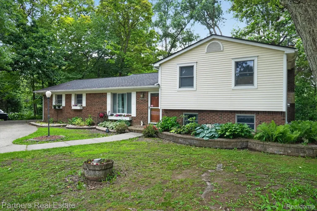 2500 Hubert Road Genoa Township MI 48114