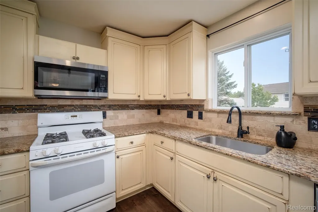 3133 Stillriver Drive Genoa Township MI 48843