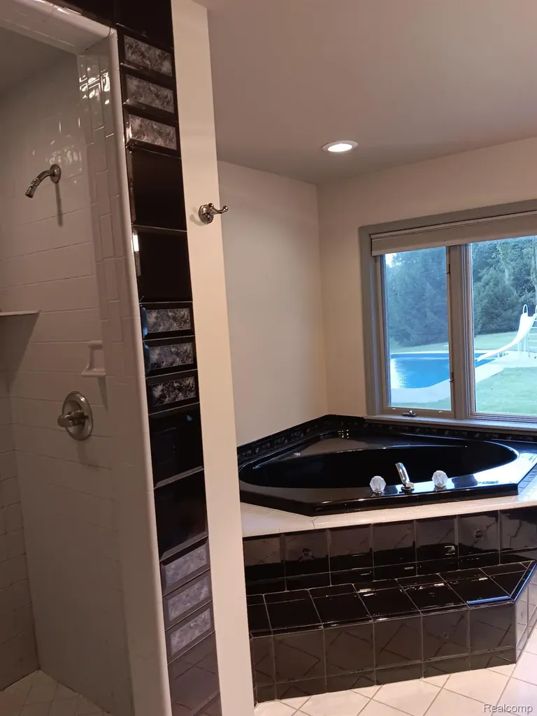 725 S Sashabaw Road Brandon Charter Township MI 48462