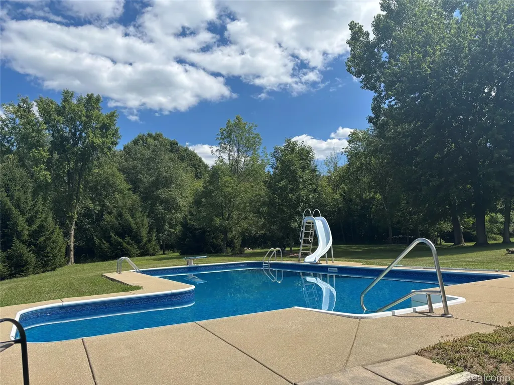 725 S Sashabaw Road Brandon Charter Township MI 48462