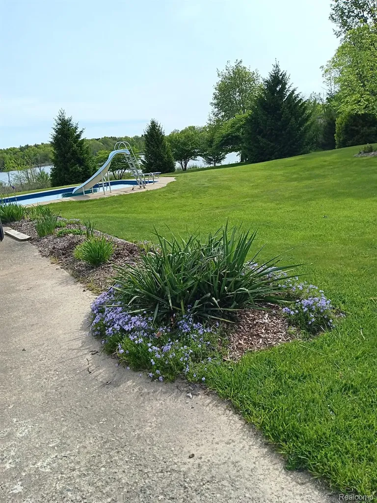 725 S Sashabaw Road Brandon Charter Township MI 48462