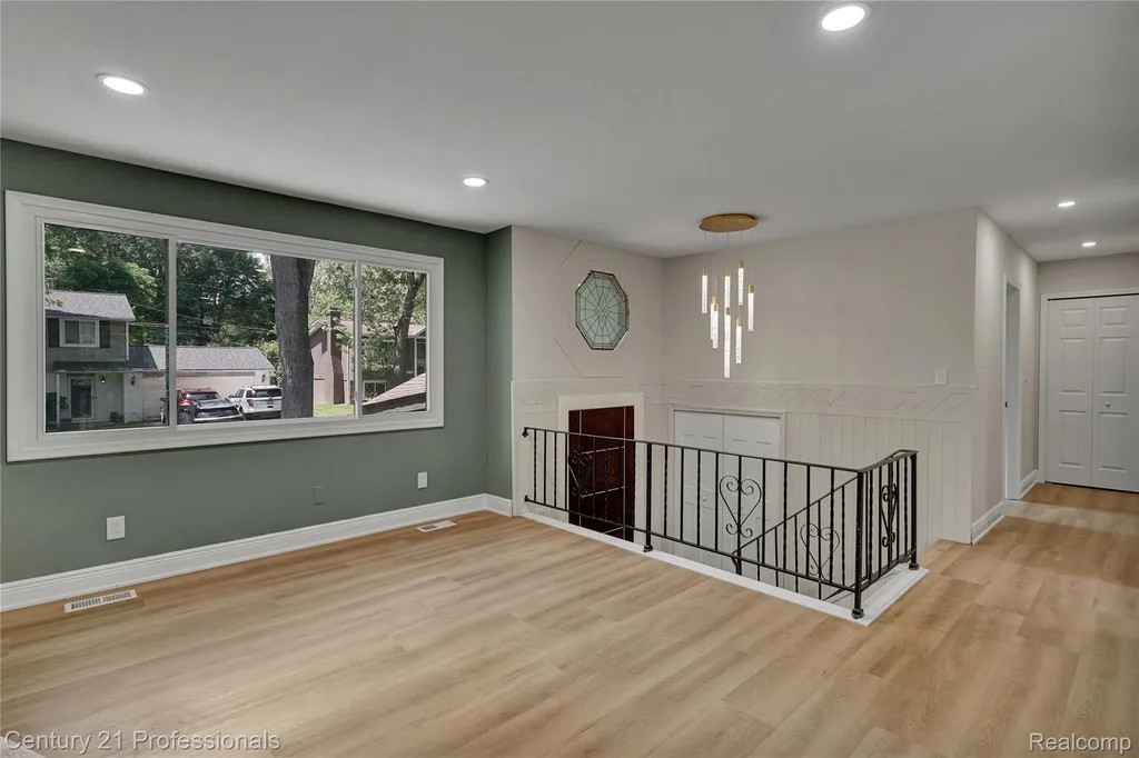3099 Chenoa Street Commerce Charter Township MI 48382